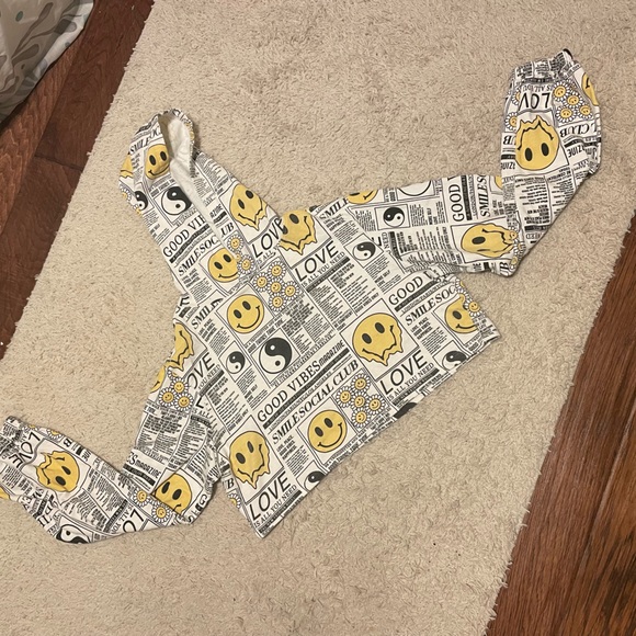 Good Vibes Only Cropped Hoodie - Picture 1 of 4